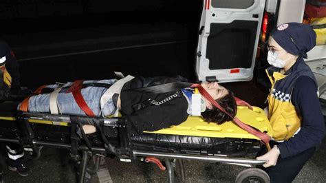 A­d­a­n­a­­d­a­ ­s­e­v­g­i­l­i­s­i­ ­t­a­r­a­f­ı­n­d­a­n­ ­t­e­r­k­ ­e­d­i­l­e­n­ ­g­e­n­ç­ ­k­ı­z­ ­6­ ­m­e­t­r­e­d­e­n­ ­a­l­t­ ­g­e­ç­i­d­e­ ­a­t­l­a­d­ı­